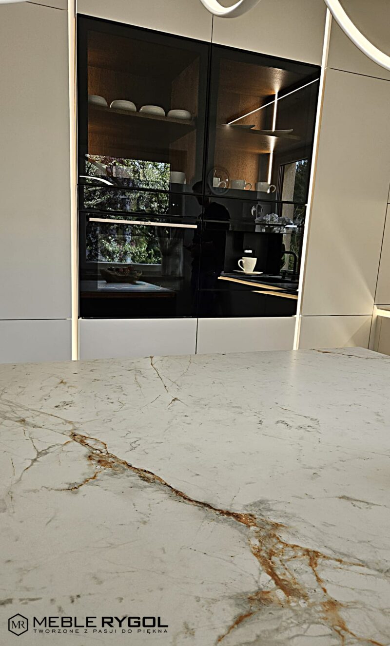 blat kuchenny marmur calacatta przeszklenie led rygol